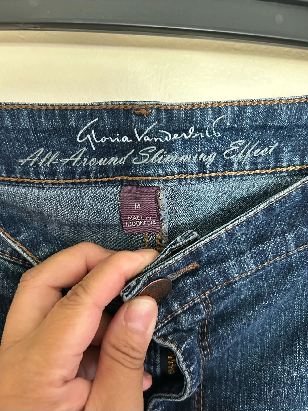 Gloria Vanderbilt Dark Blue Cropped Women's Jeans
